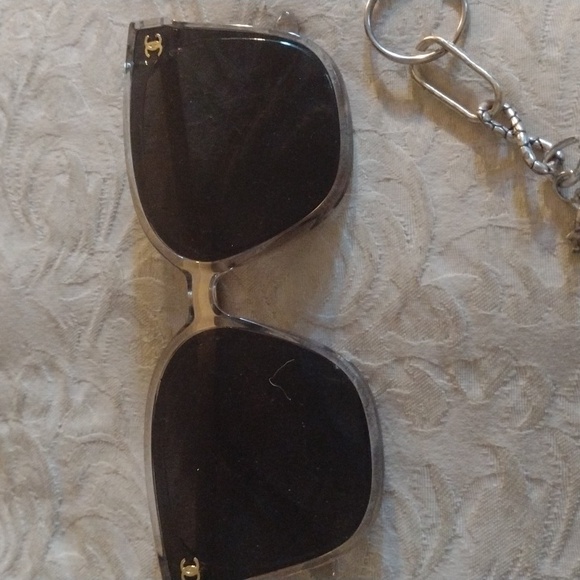 Sunglasses with logo new,and matching key chain $45 - Picture 2 of 7